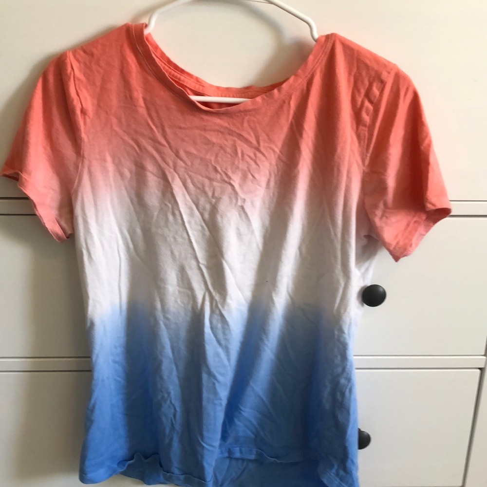 Red/white/blue old navy tee